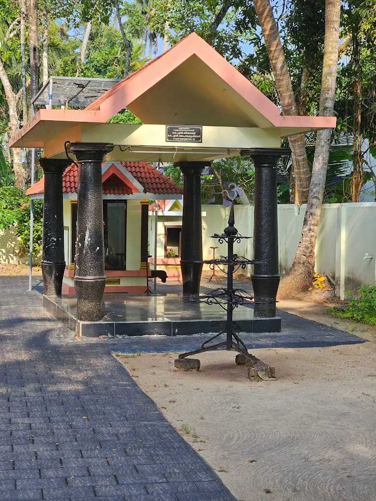 Kadakkapillil Sree Bhadra Bhagavathy Temple Alappuzha Dresscode