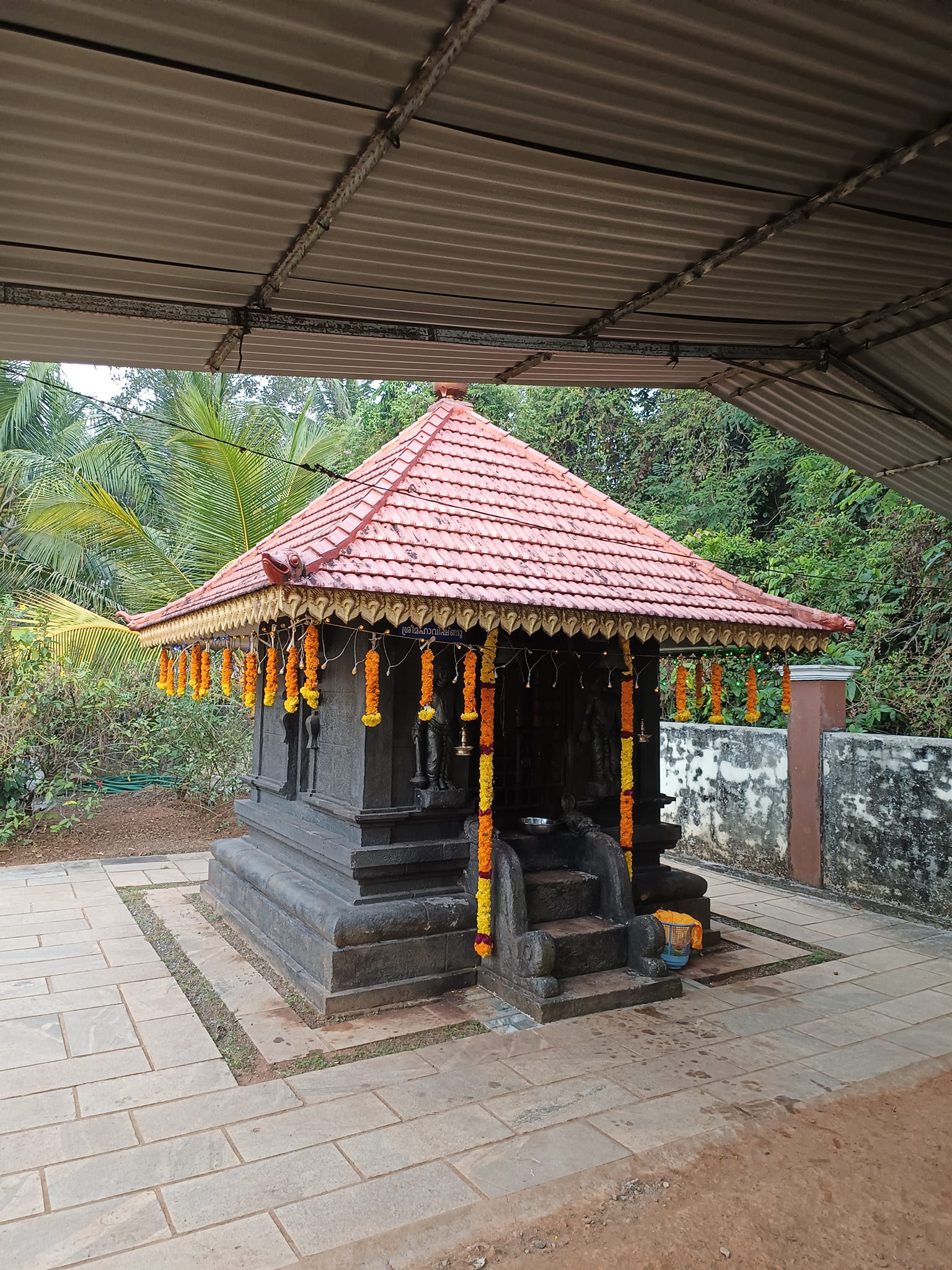 Piravelil Kandakalaswami temple Alappuzha Dresscode