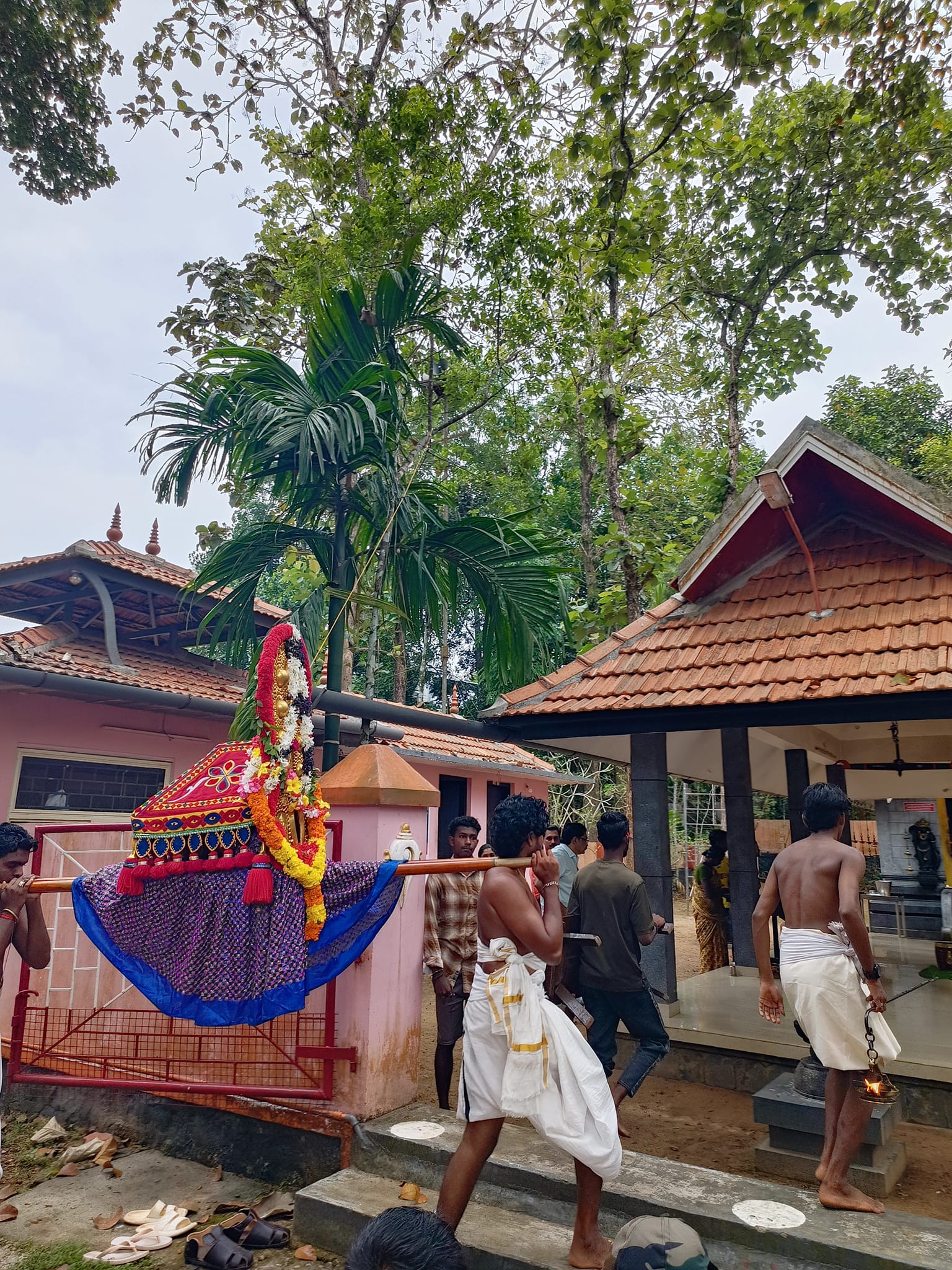 Images of Alappuzha Piravelil Kandakalaswami   krishna Temple