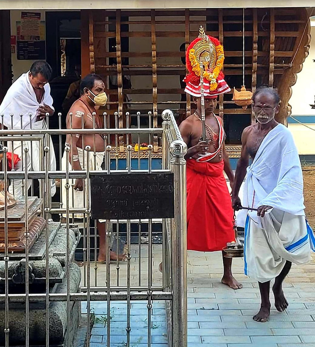 Pathisseril Devi  temple Alappuzha Dresscode