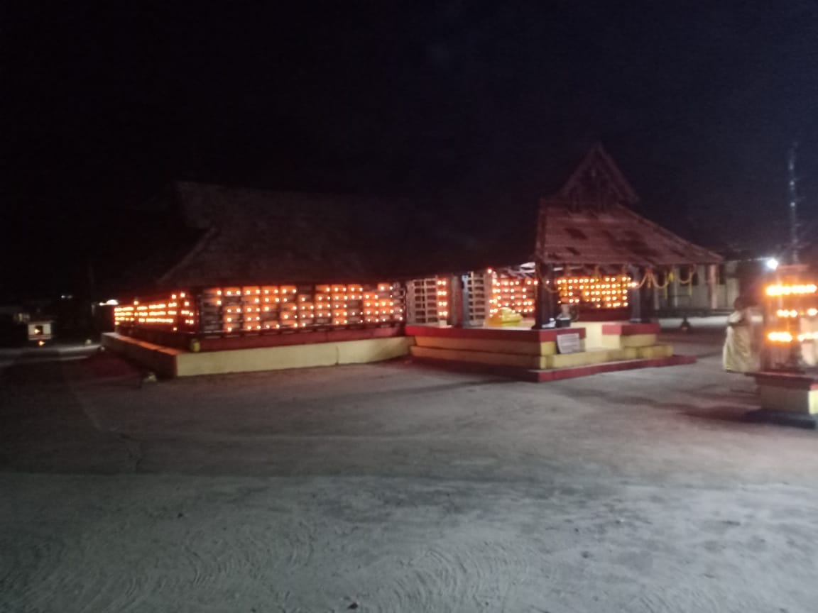 Images of Alappuzha Pandavarkavu Devi    krishna Temple