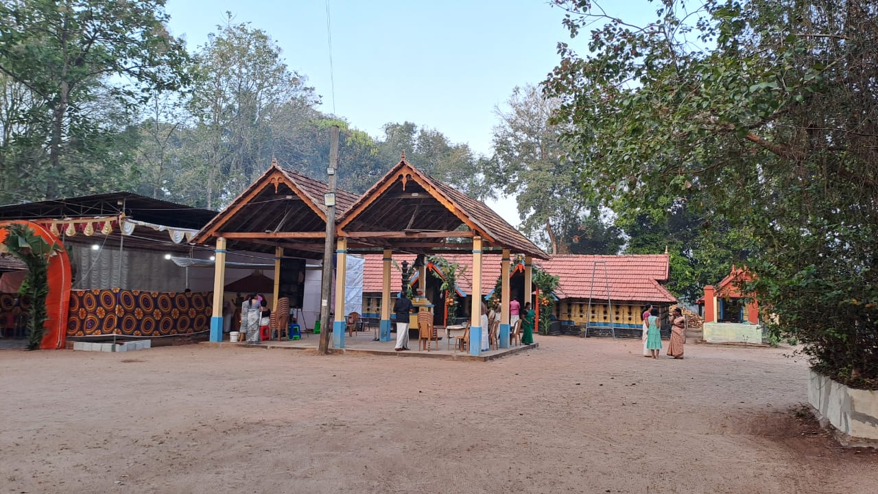 Images of Alappuzha Naluvilayil Devi Temple