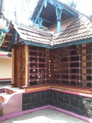 Thattakkattu  Devi temple Alappuzha Dresscode