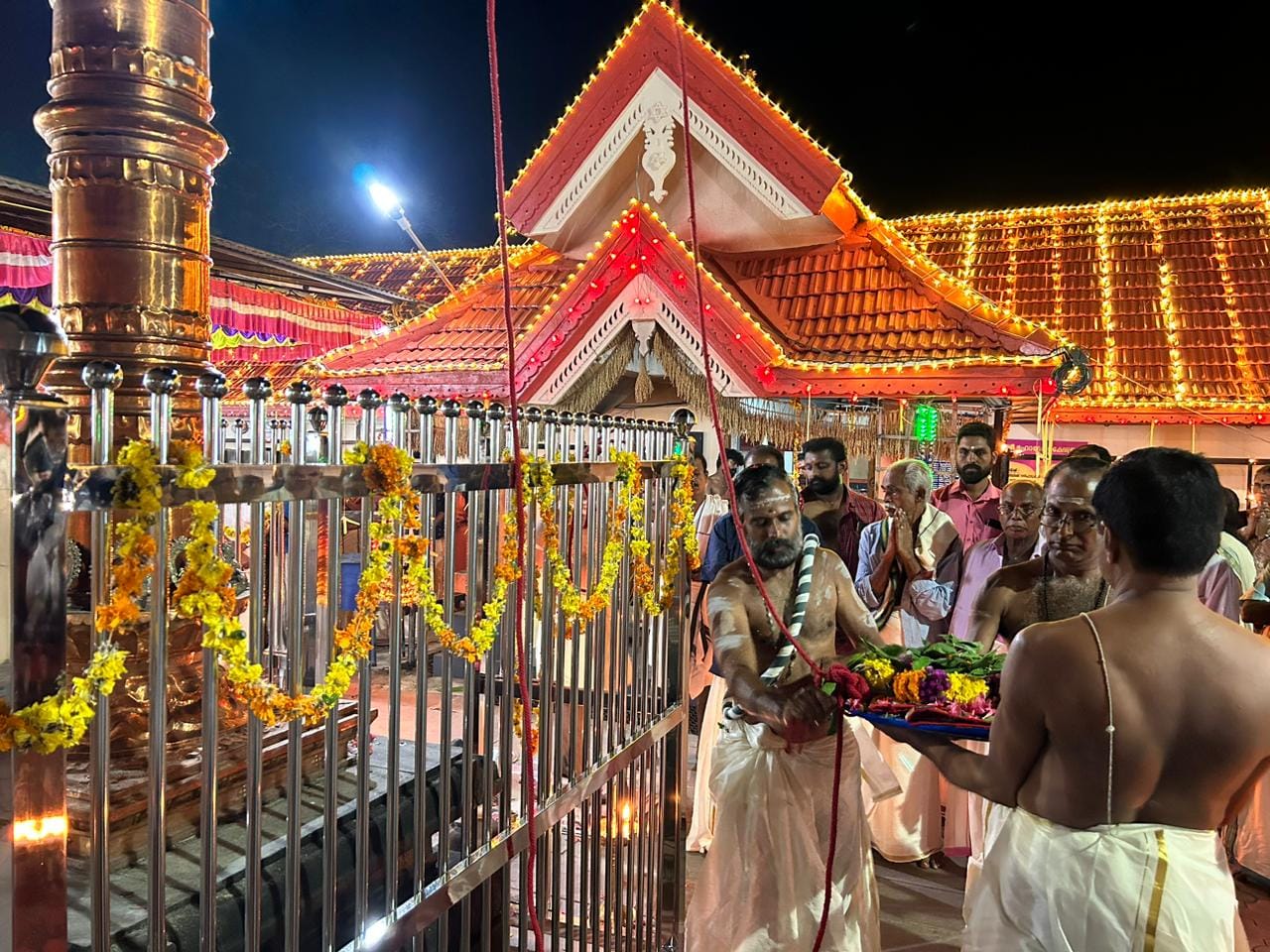 Neduvaramkode Mahadeva temple Alappuzha Dresscode