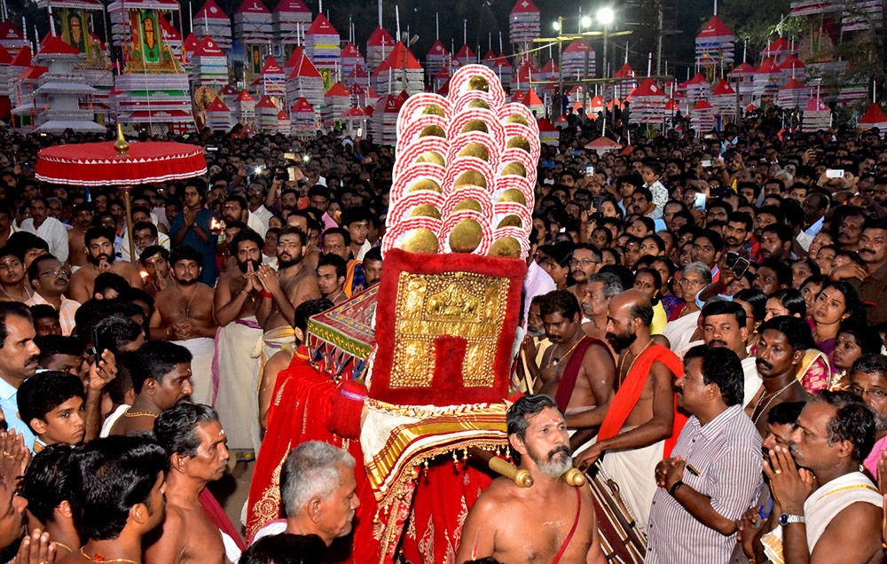 Chettikulangara Bhagavathi Temple during Jeevatha Ezunnallathu