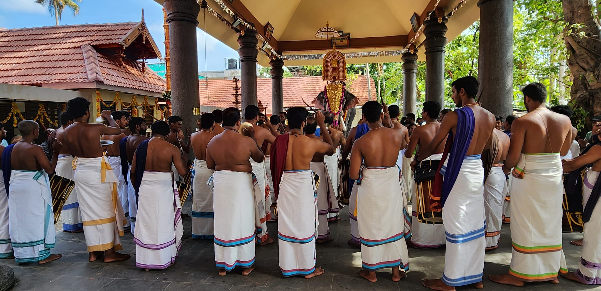 Images of Ernakulam Pokkalam Shree Shiva Parvathi   Temple