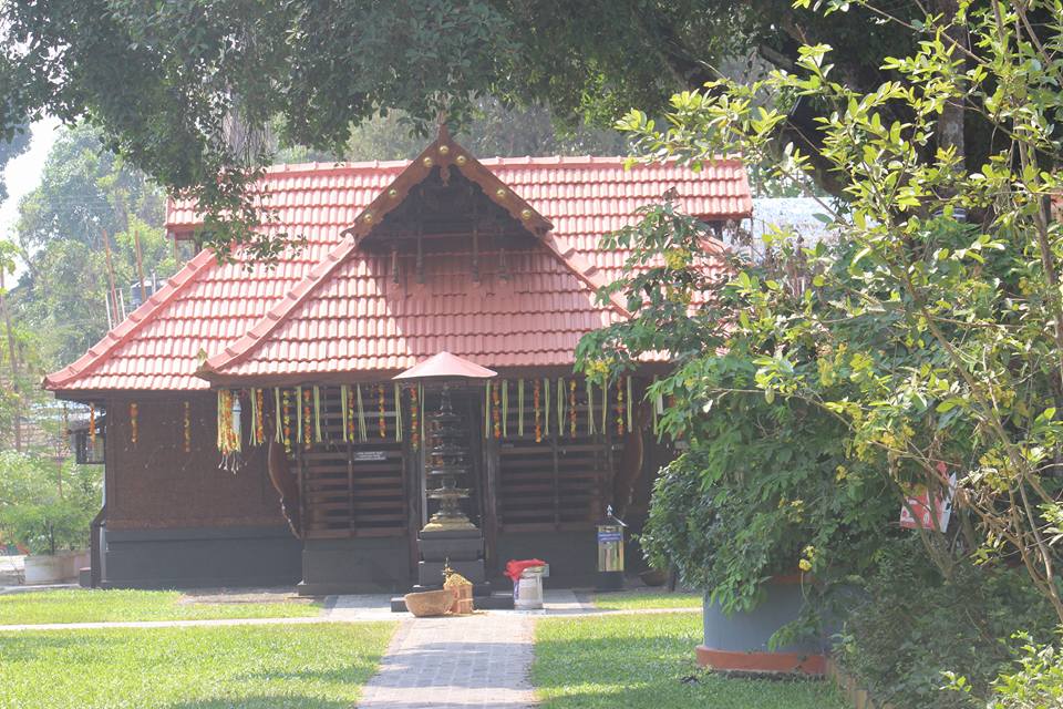 Images of Ernakulam Sree Puthankulangara Siva  Temple