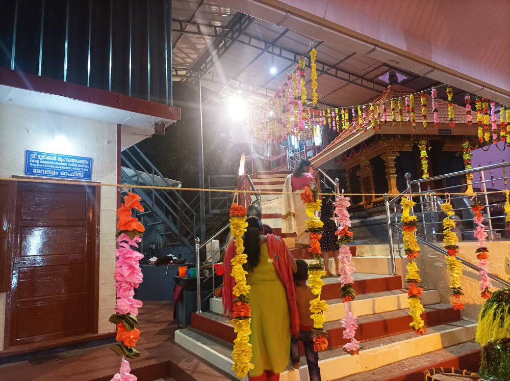 Images of Ernakulam Sree Munikkal Guhalaya   Temple