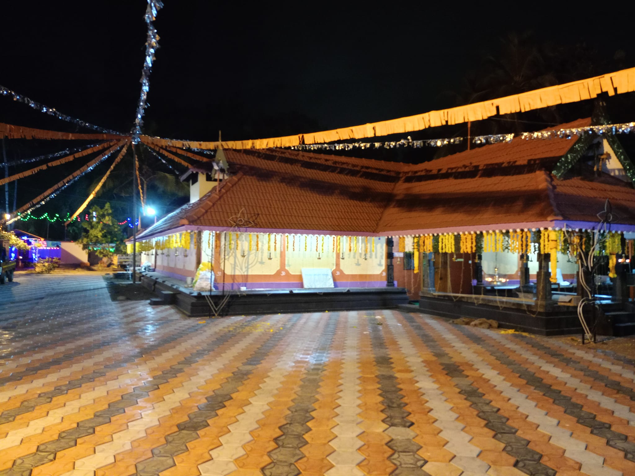 Mattakuzhi Shiva Parvathy Temple Ernakulam Dresscode