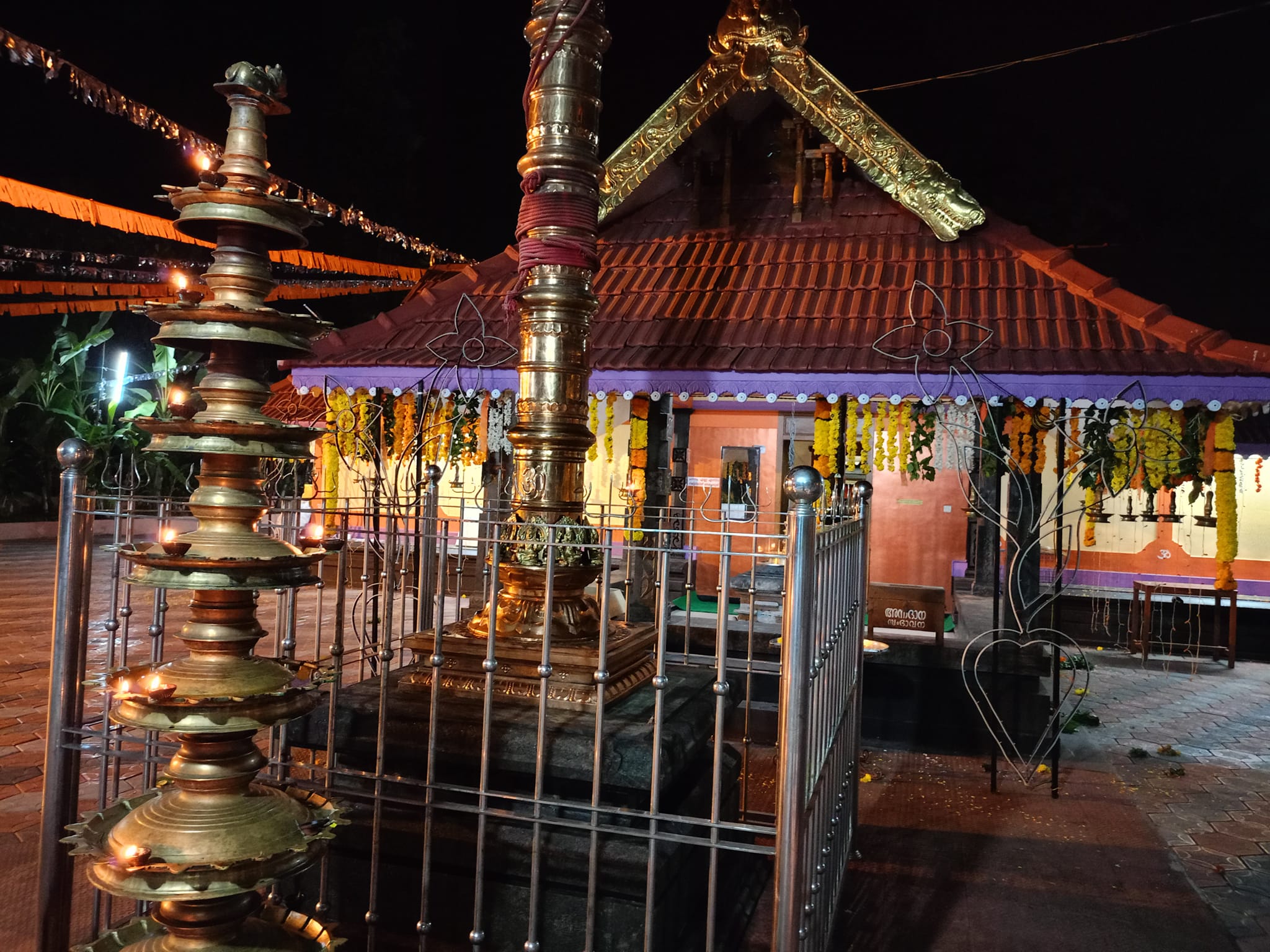 Images of Ernakulam  Mattakuzhi Shiva Parvathy Temple 