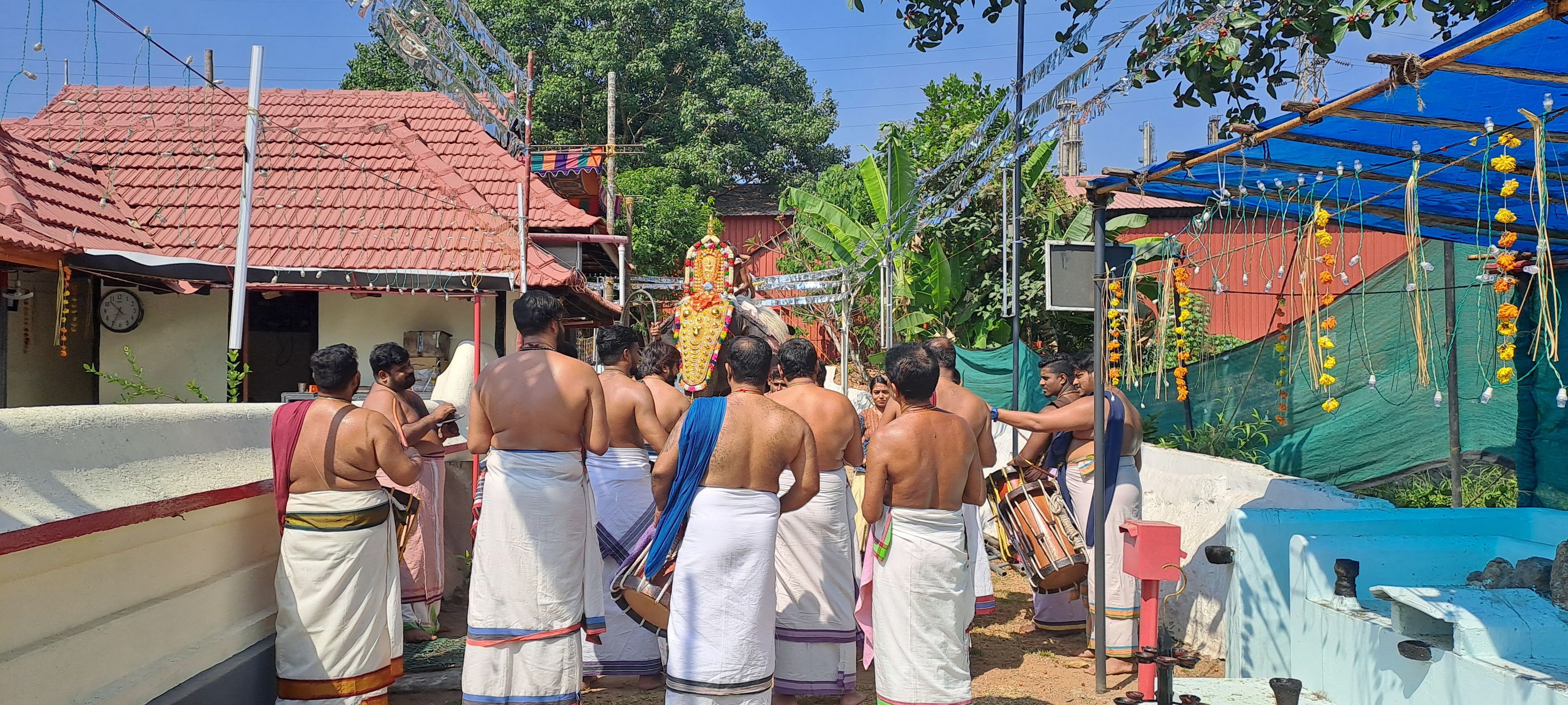 Kodinjur Bhagavathi Temple Ernakulam Dresscode