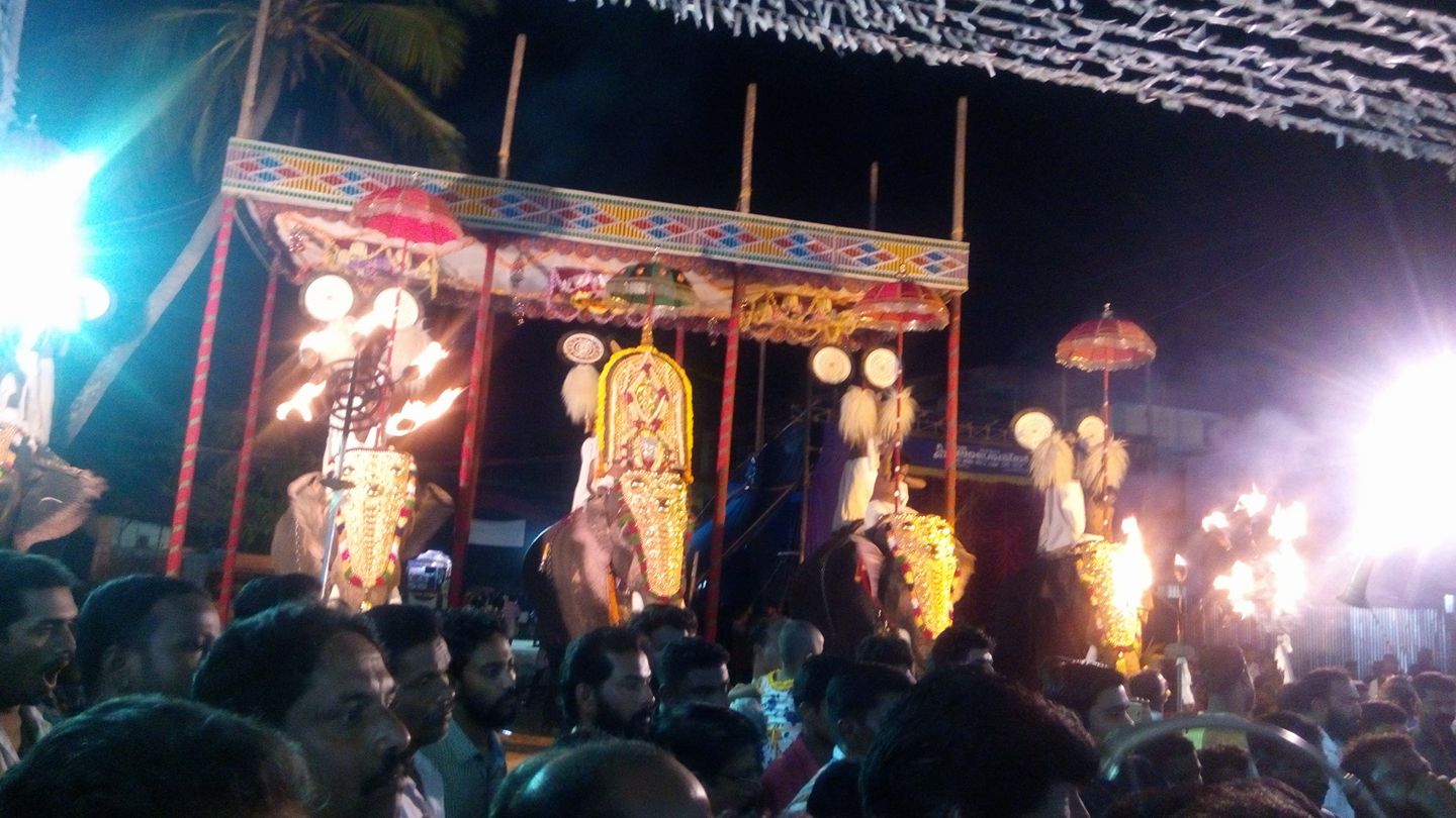 Sri Kamoth Bhagavathi  Ernakulam Dresscode