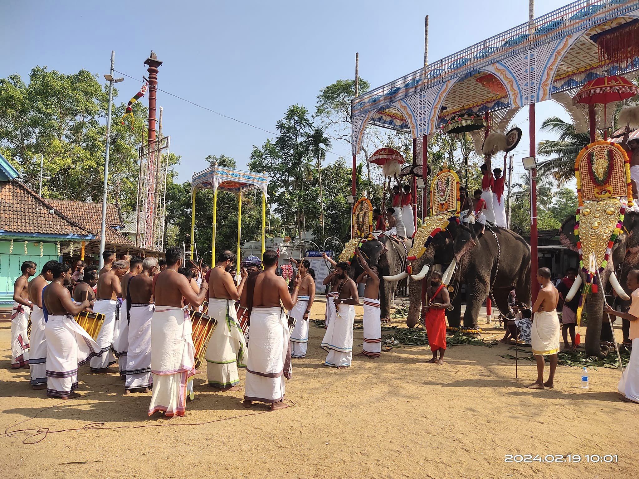 Thirumanamkunnu devi Temple Ernakulam Dresscode