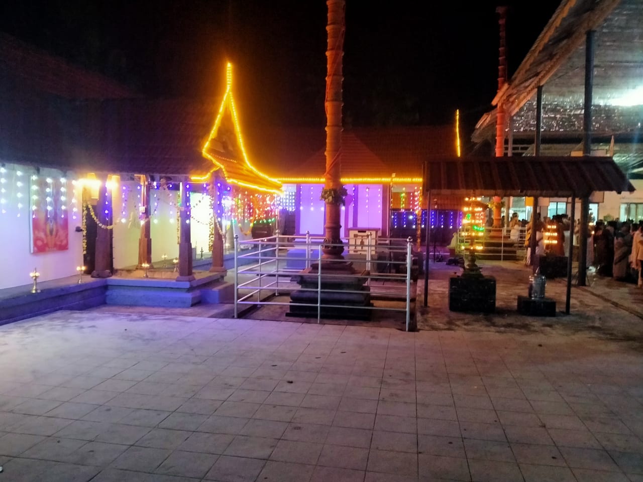  Chemmanadu Sreekrishna Garuda Mahavishnu Temple Ernakulam Dresscode