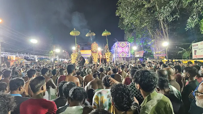 Traditional Kerala art forms like Kathakali during the annual festival