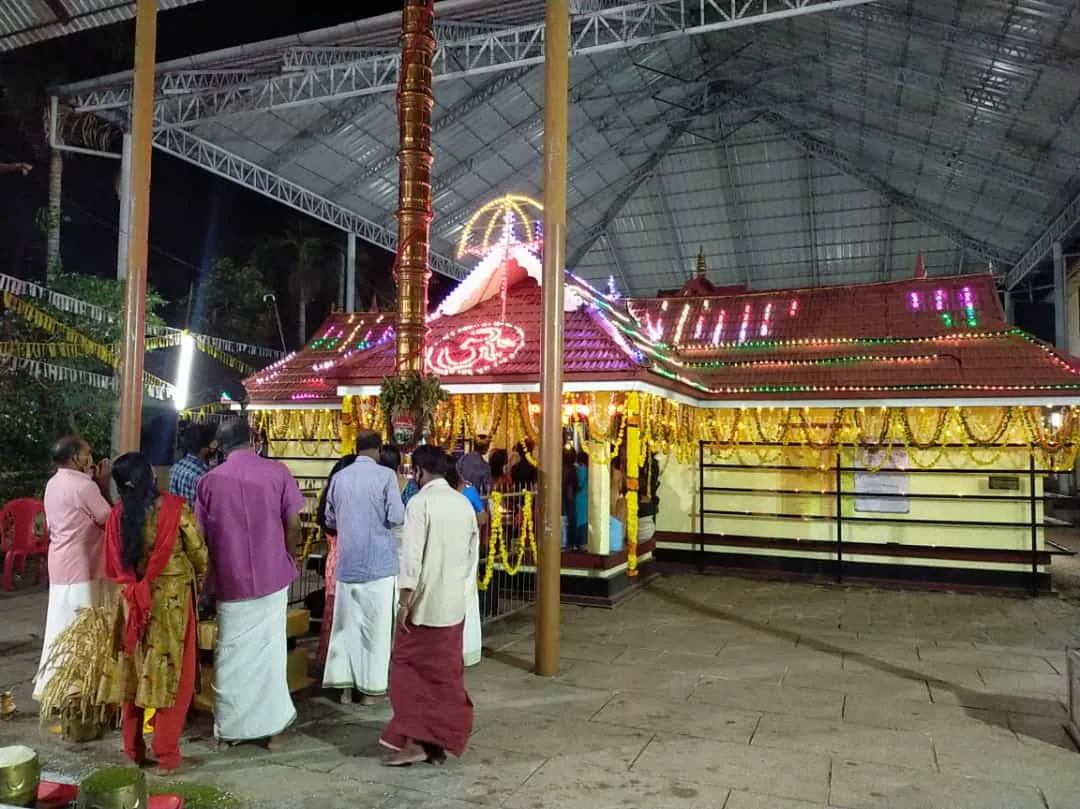 Thirunettoor Mahadeva Temple Sri Parameswara and Vaikundeswara shrine