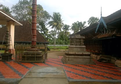 Thirumoozhikulam Sree Lakshmanaperumal is an Shakthi lord in Hinduism