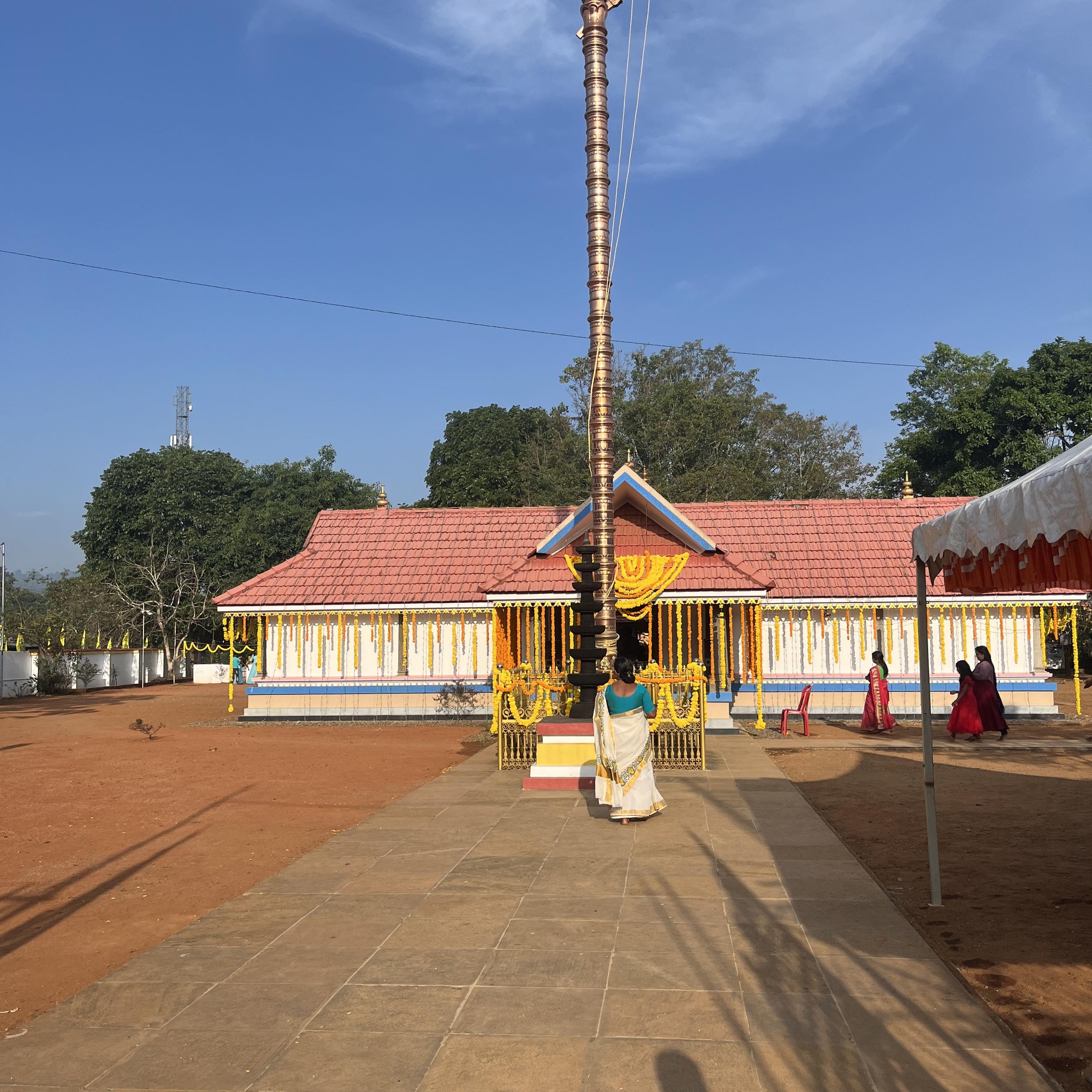 Puttady Swayamprabha Devi   Temple  Idukki Dresscode