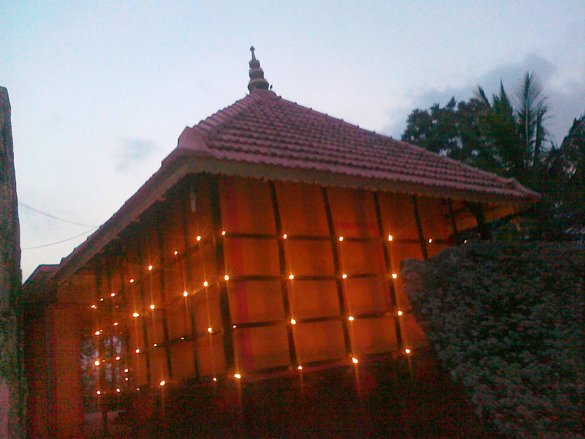 Sanyasippara Mahadevi Deva   Temple Idukki Dresscode