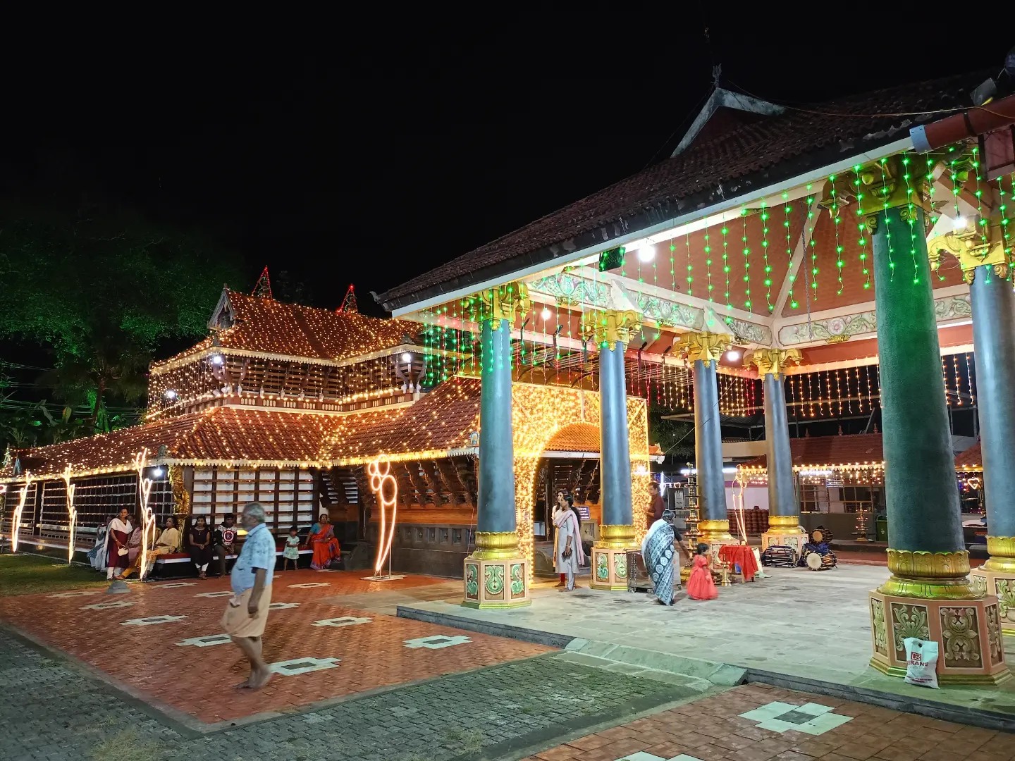 Images of Puthuchirakavu Devi Temple