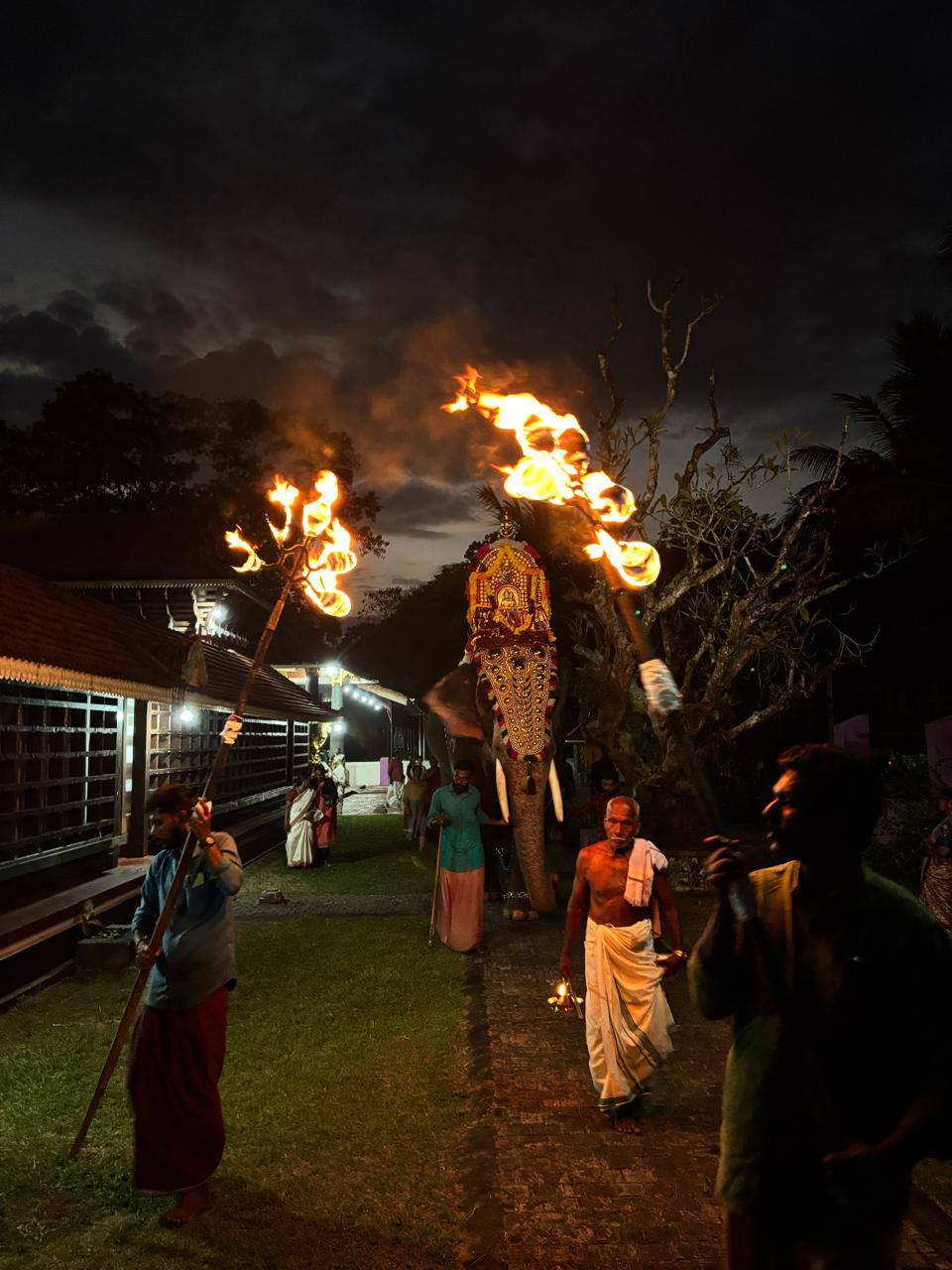 Moovelil Uma Maheswara temple Idukki Dresscode