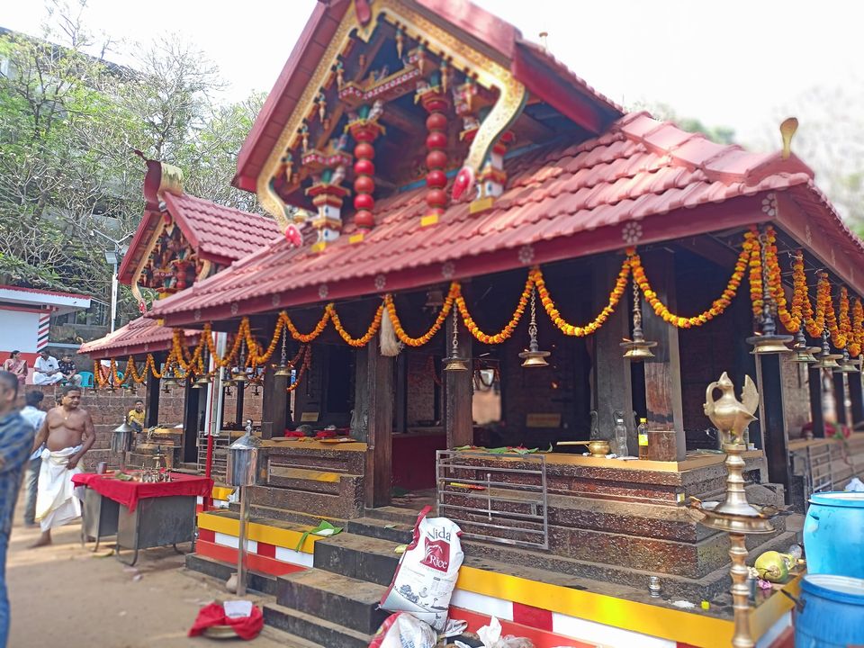 Karuvalli Sree Kurumba Bhagavathi Kavu Temple