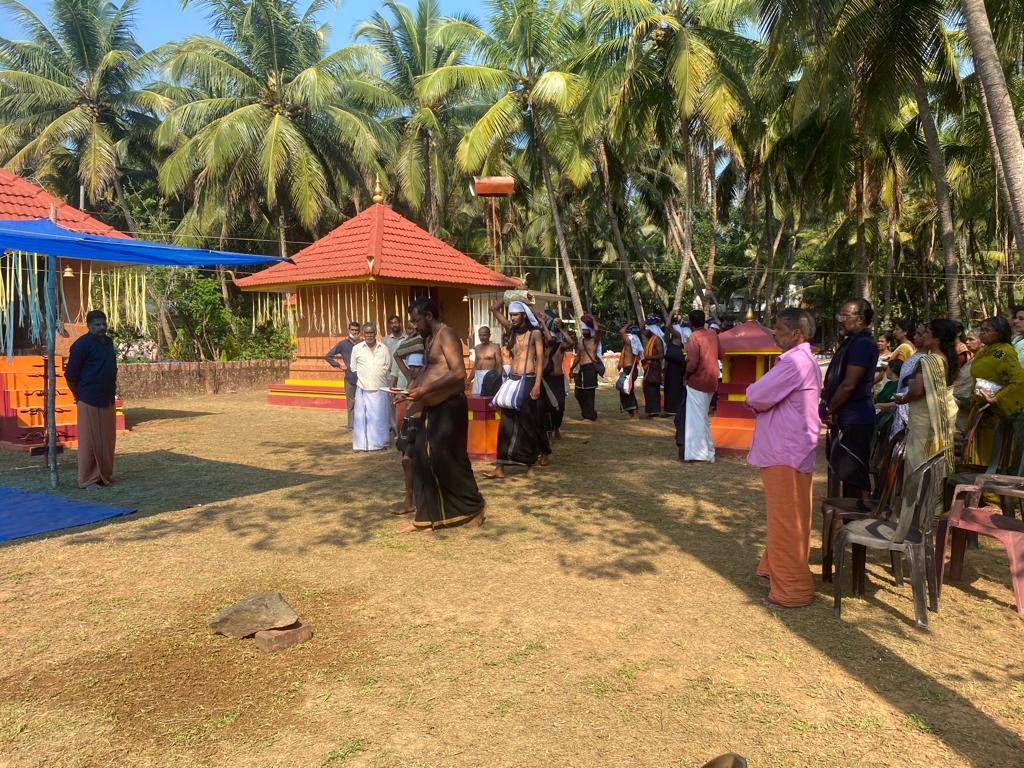 Illipuram Puthiya Bhagavathi  kannur Dresscode