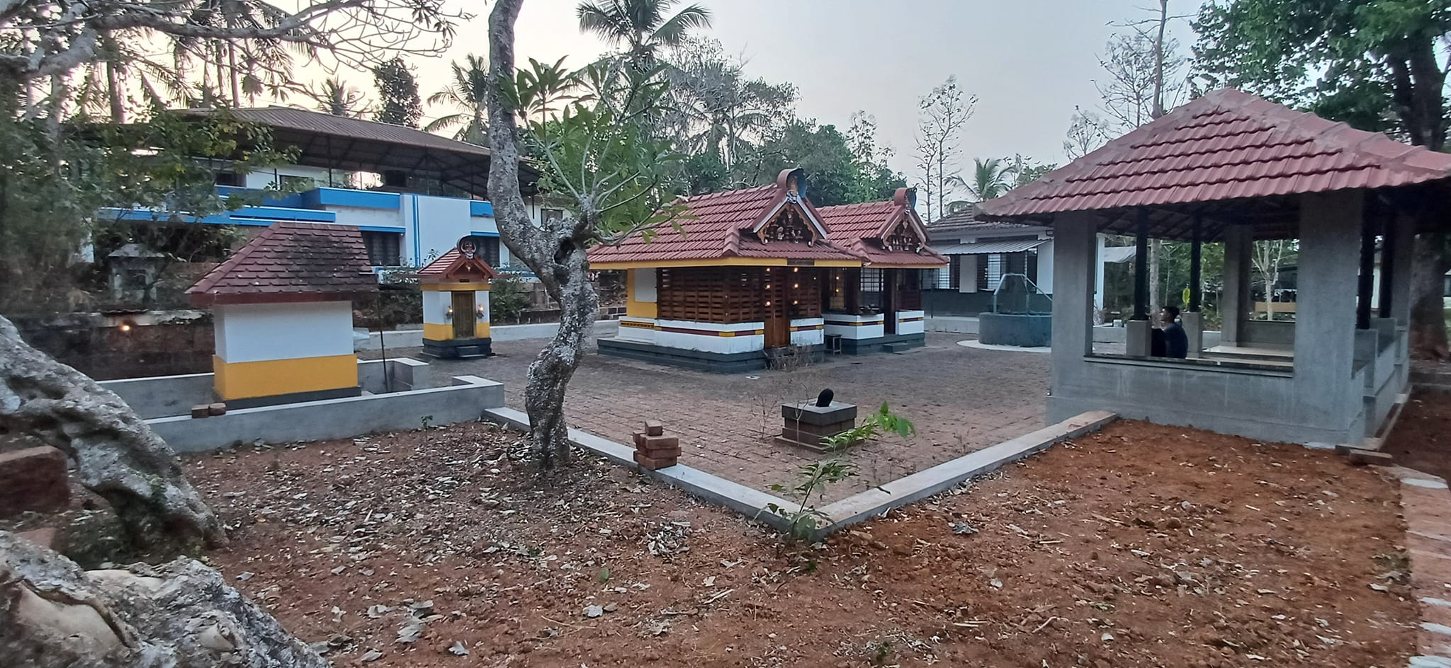 Sree Chidangil Bhagavathi  kannur Dresscode