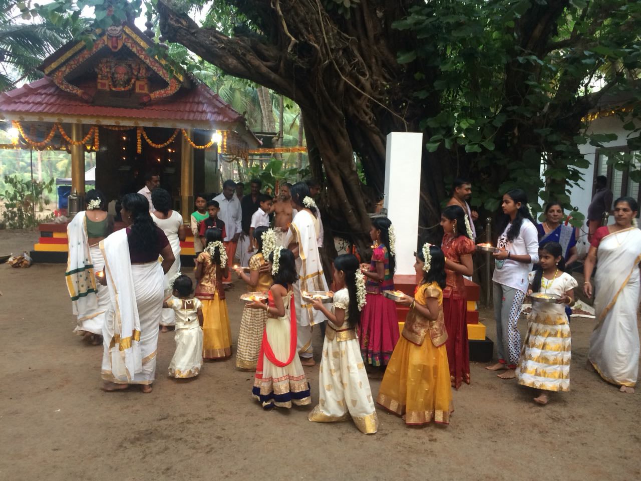 Cherikkal Puthiya Bhagavathy  kannur Dresscode