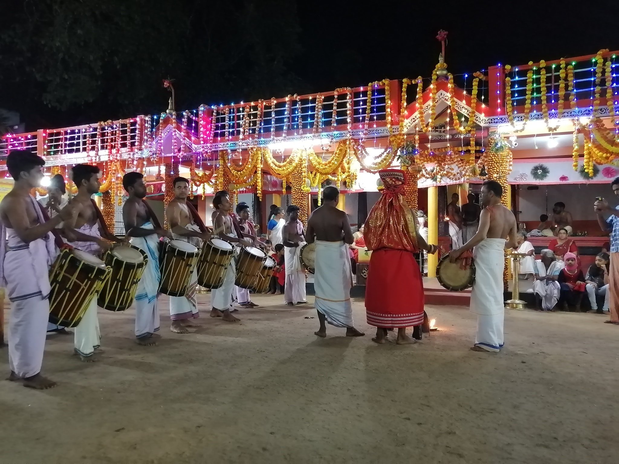 Mathamangalam Neeliyar Bhagavathy  kannur Dresscode