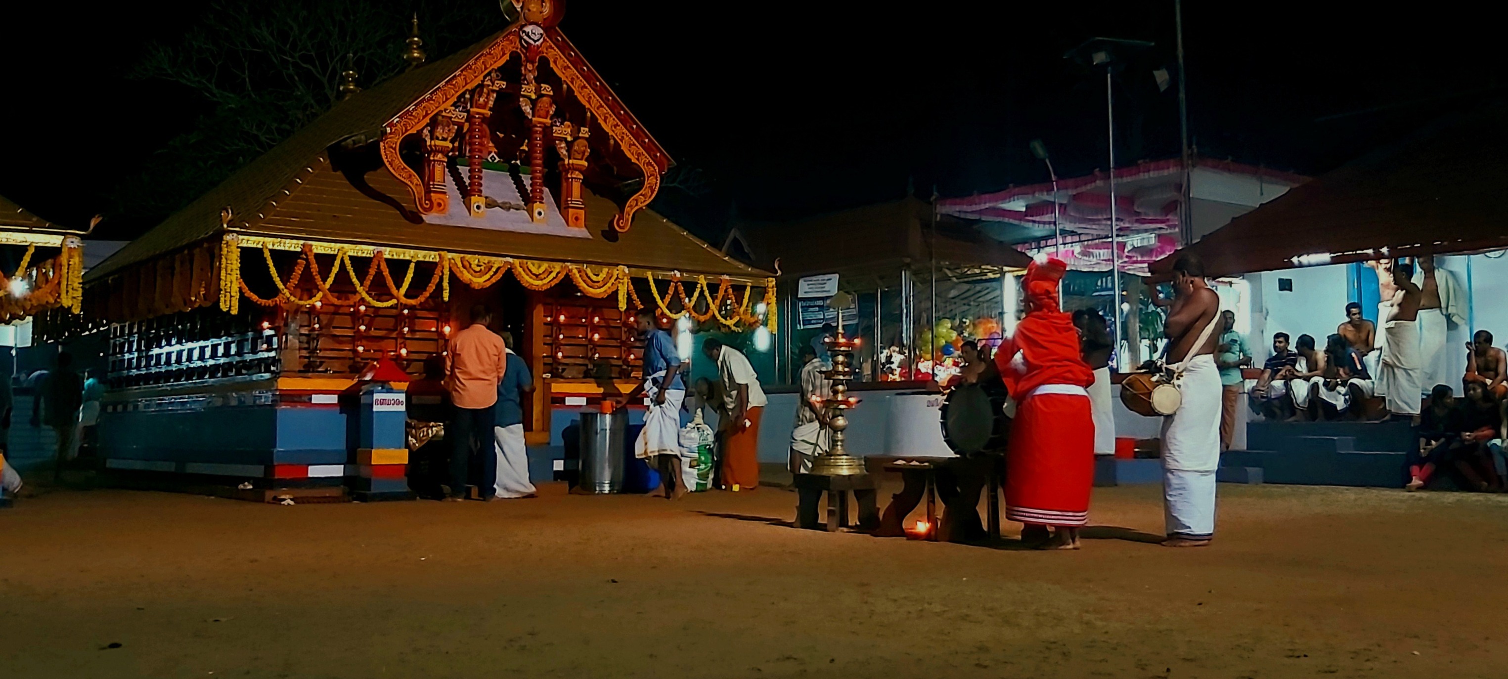 Kunnavu Sree Muchilottu Bhagavathy  kannur Dresscode