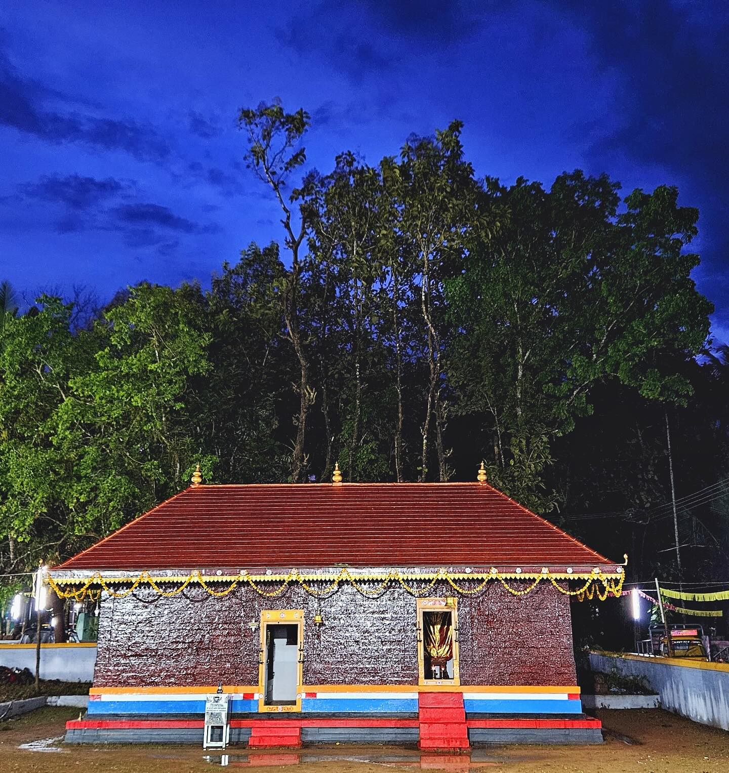  Edanad Sree Thiruvarkad Bhagavathy Temple in Kerala