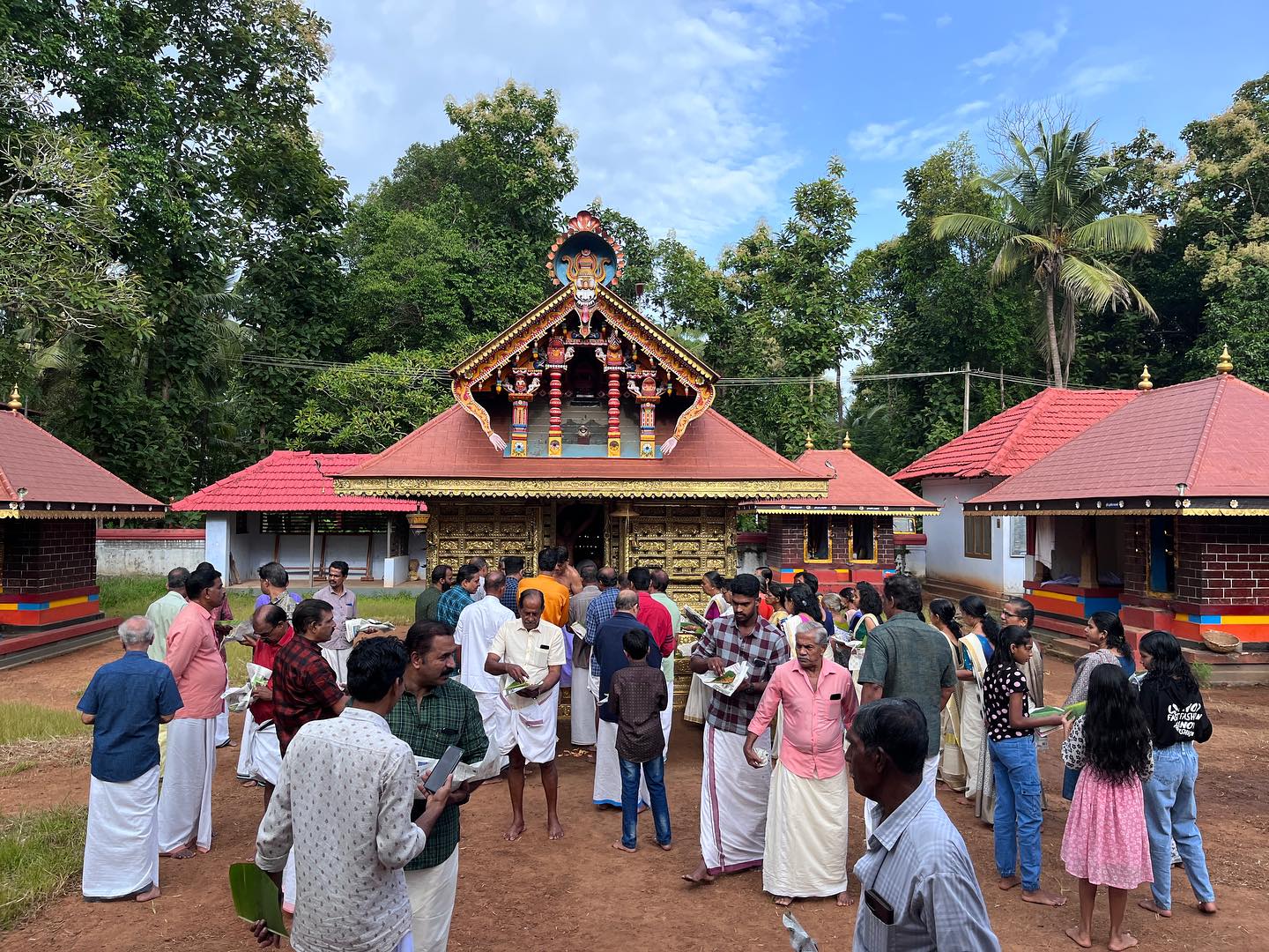  Edanad Sree Thiruvarkad Bhagavathy  kannur Dresscode