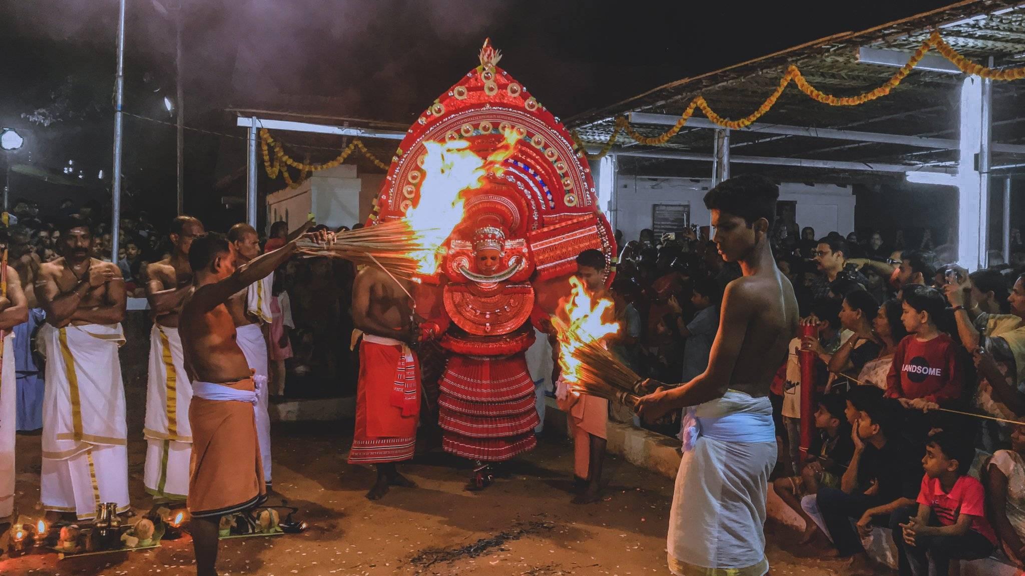 Keezhara Koolom Bhagavathy  kannur Dresscode