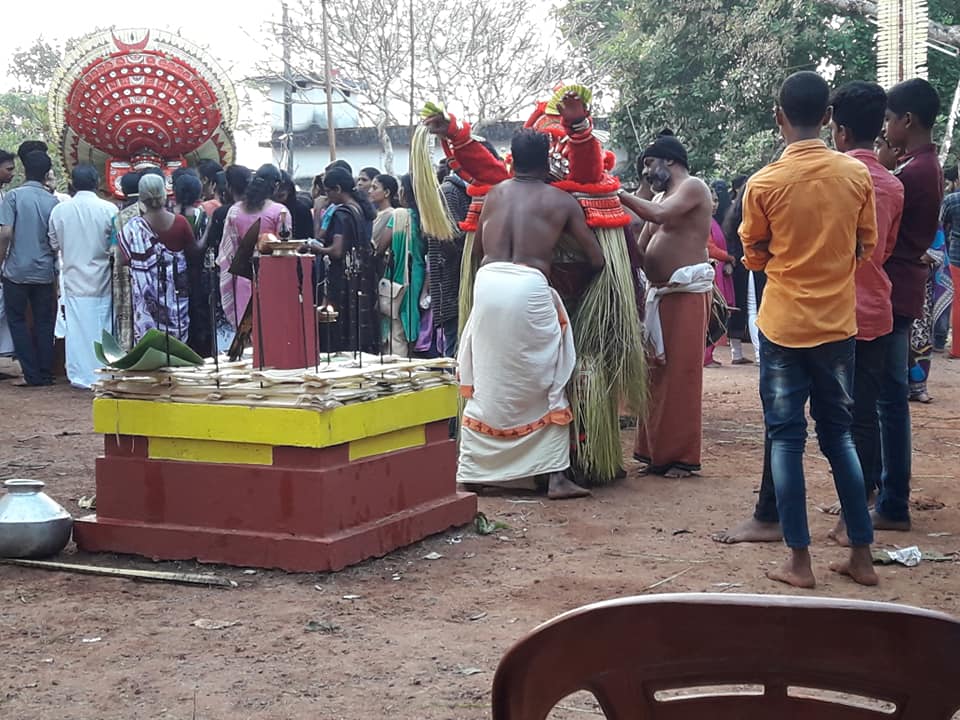 Mathedam Sree Puthiya ParambuBhagavathy  kannur Dresscode