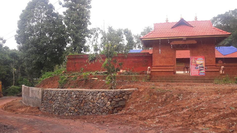 Perinkonnu Sri Pulimpidavu Chuzhali Bhagavathi Temple in Kerala