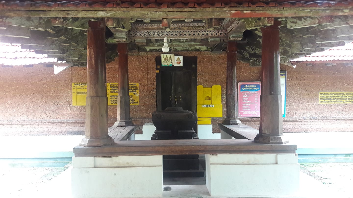 Images of kannur Perinkonnu Sri Pulimpidavu Chuzhali Bhagavathi Temple