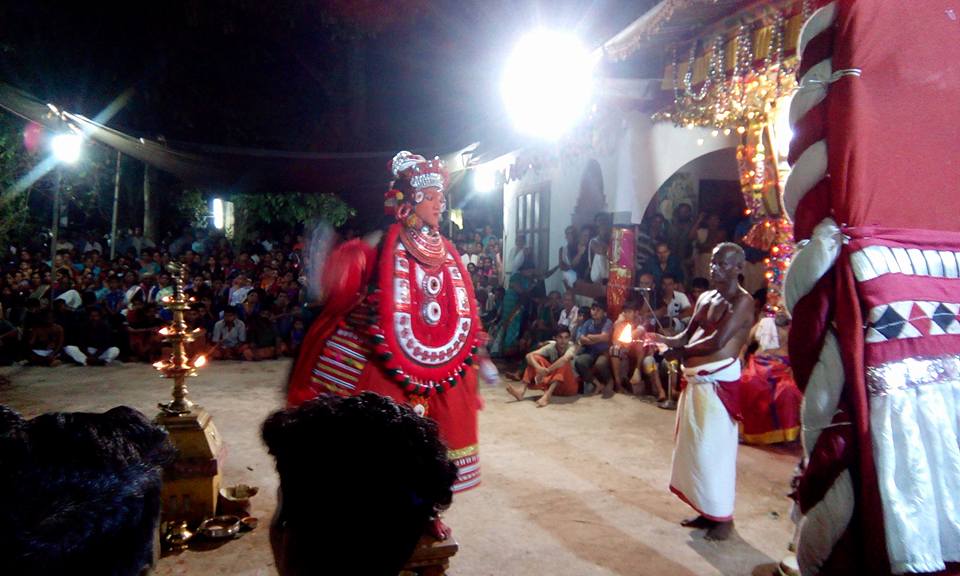 Poovathinkeezhil Sree Nilayara Bhagavathy  kannur Dresscode