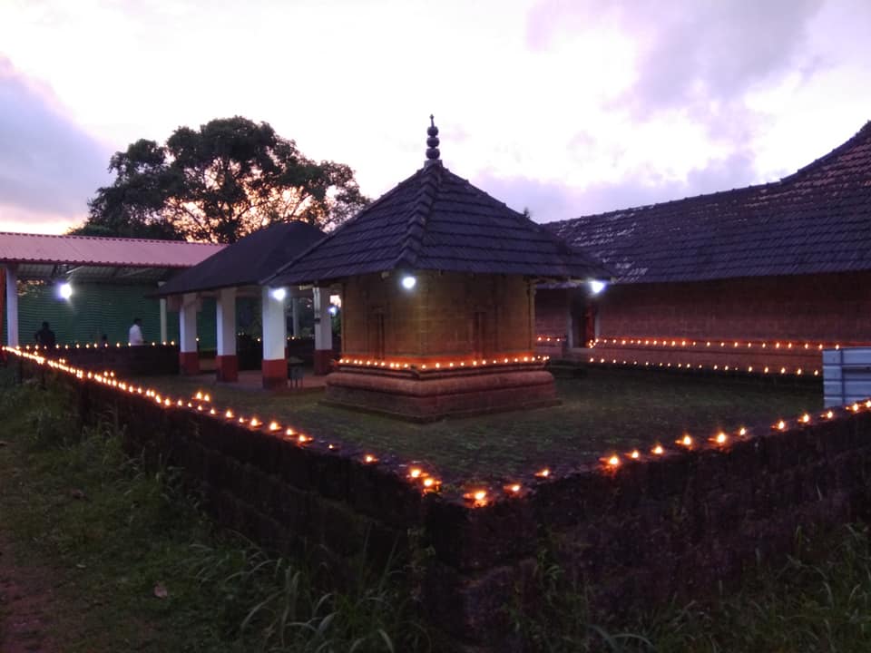 Arayala Sreekrishna Bhagavathi  Bhagavathy kannur Dresscode