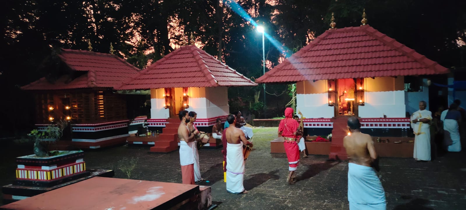 Images of kannur Kalloori Sree Puthiya  BhagavathyTemple