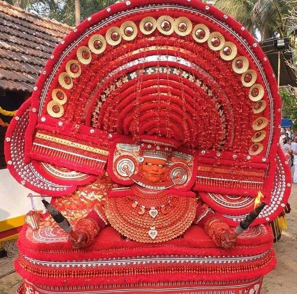 Pathiriyad Sri Muchilott Bhagavathi  kannur Dresscode