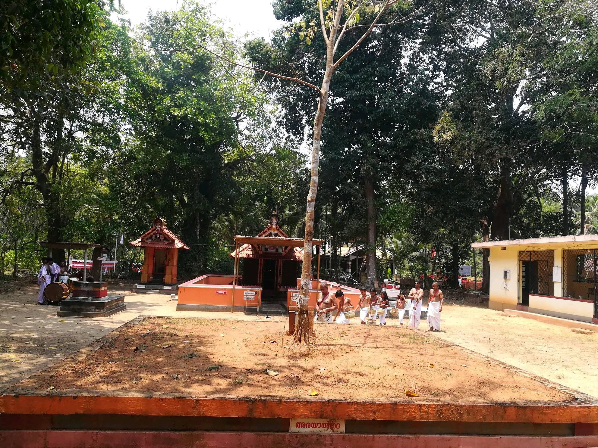 Korom Sree Kurumba Kavu Devi   Bhagavathy kannur Dresscode