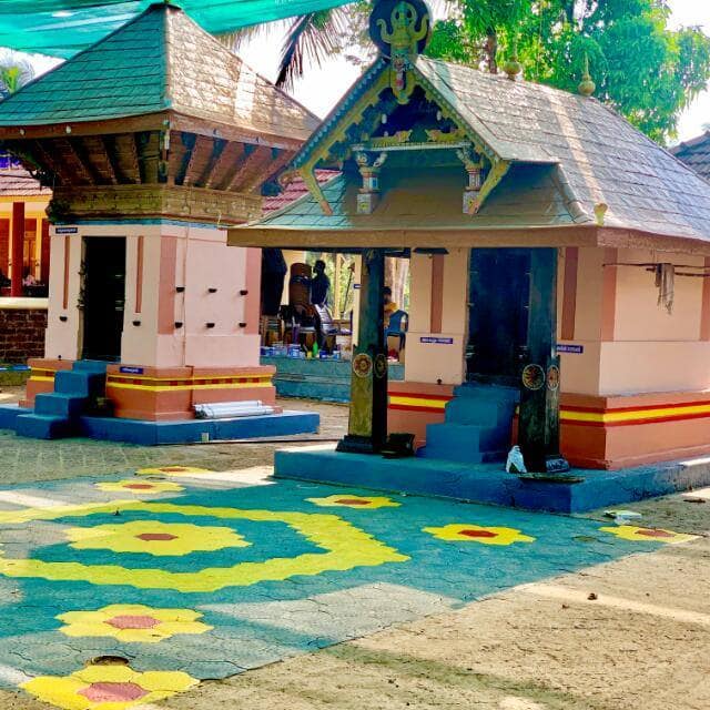 Madikkai Sri Azhakulam Bhagavathi  Temple Kasaragod Dresscode