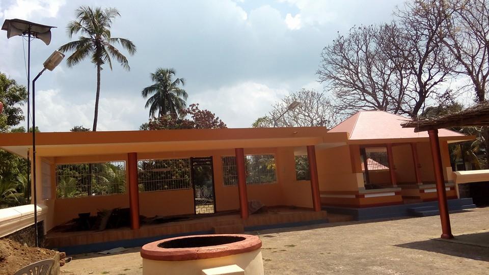 Koyonkara Sri Puthitathattin Meethal Sri Poomala Bhagavathy  Temple Kasaragod Dresscode