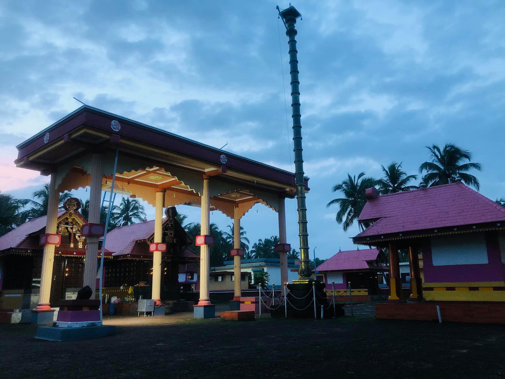 Ajanoor Sree Kurumbha Bhagavathi  Temple Kasaragod Dresscode