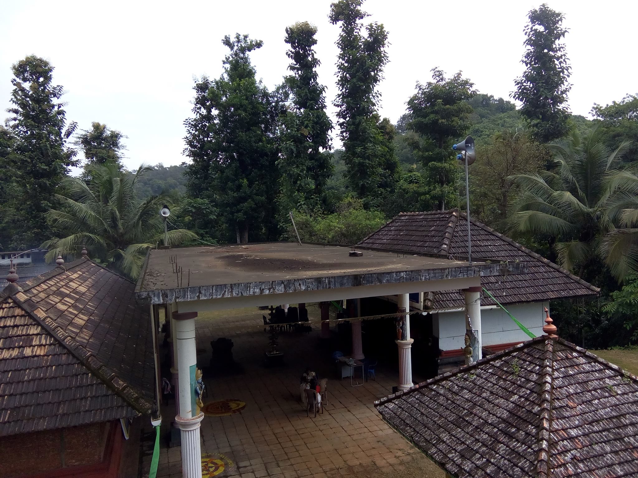 Iravil Sree Mahavishnu   Temple Kasaragod Dresscode