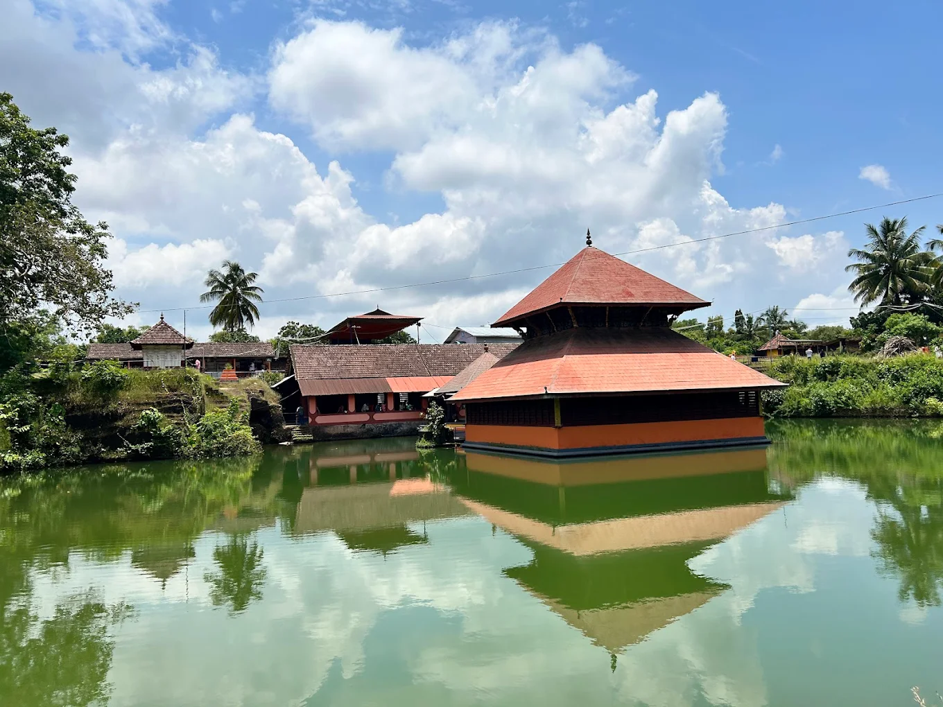 Reclining Lord Vishnu idol inside Shree Ananthapadmanabha Swamy Temple