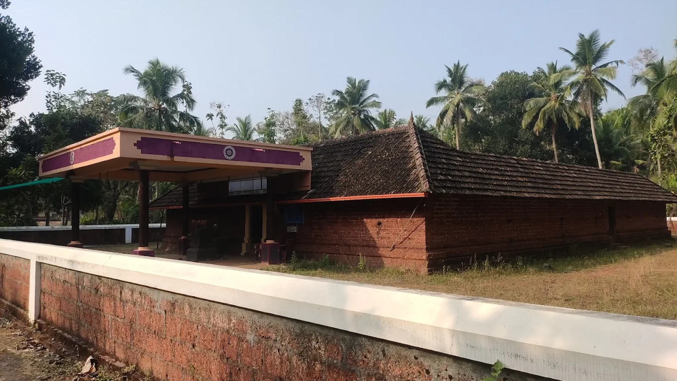 chuttambalam at Keloth Shri Mahavishnu Temple