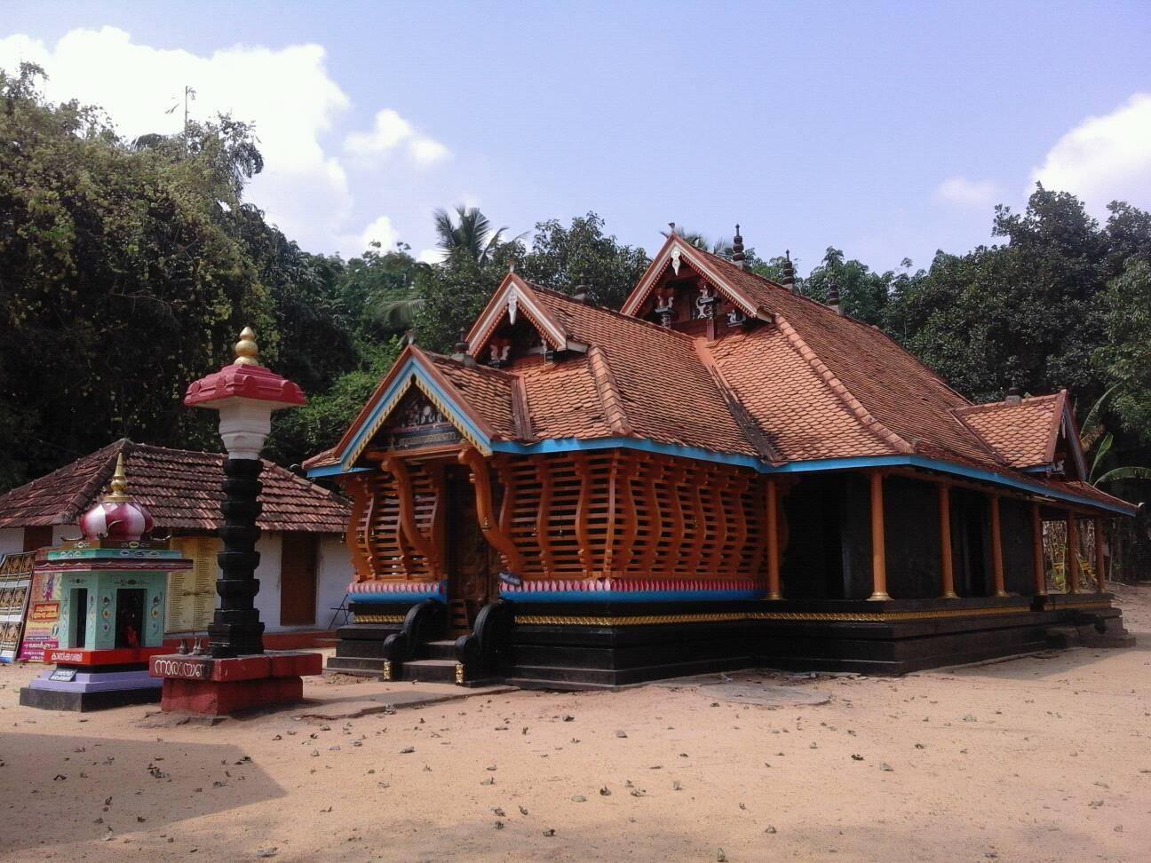 Thiru Pattupurakkal Devi Temple in Kerala