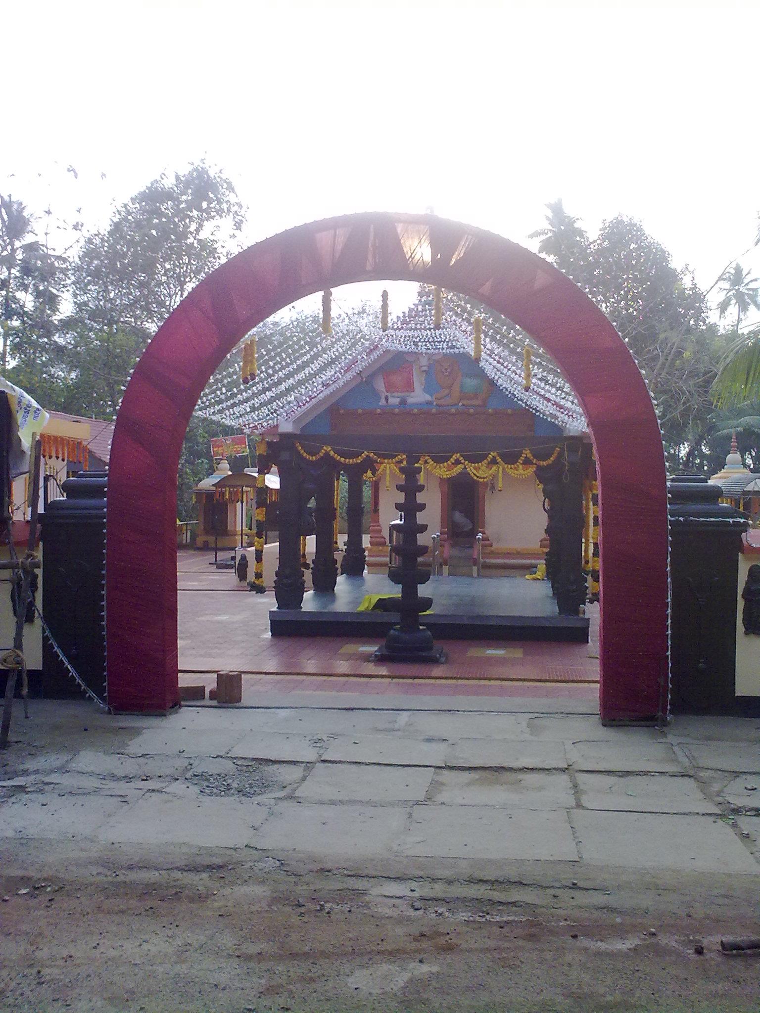  Thevalappuram Sri Ardhanareeswara Temple in Kerala